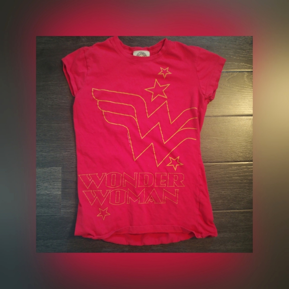 🌈DC Original Wonder Woman shirt small